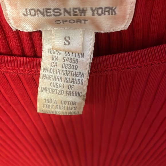 Jones of New York sport womens short sleeve top size S. Red. Good used condition - Picture 2 of 9